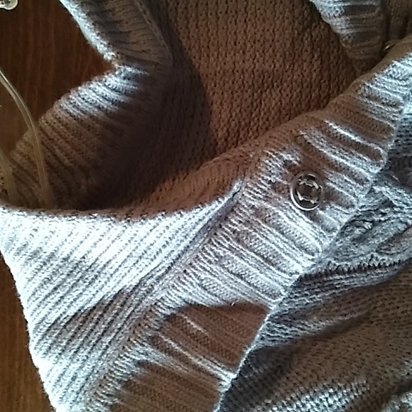 Sweater - Picture 3 of 4